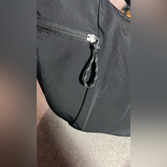 Large Slouchy Sling Bag 13L - Picture 5 of 6